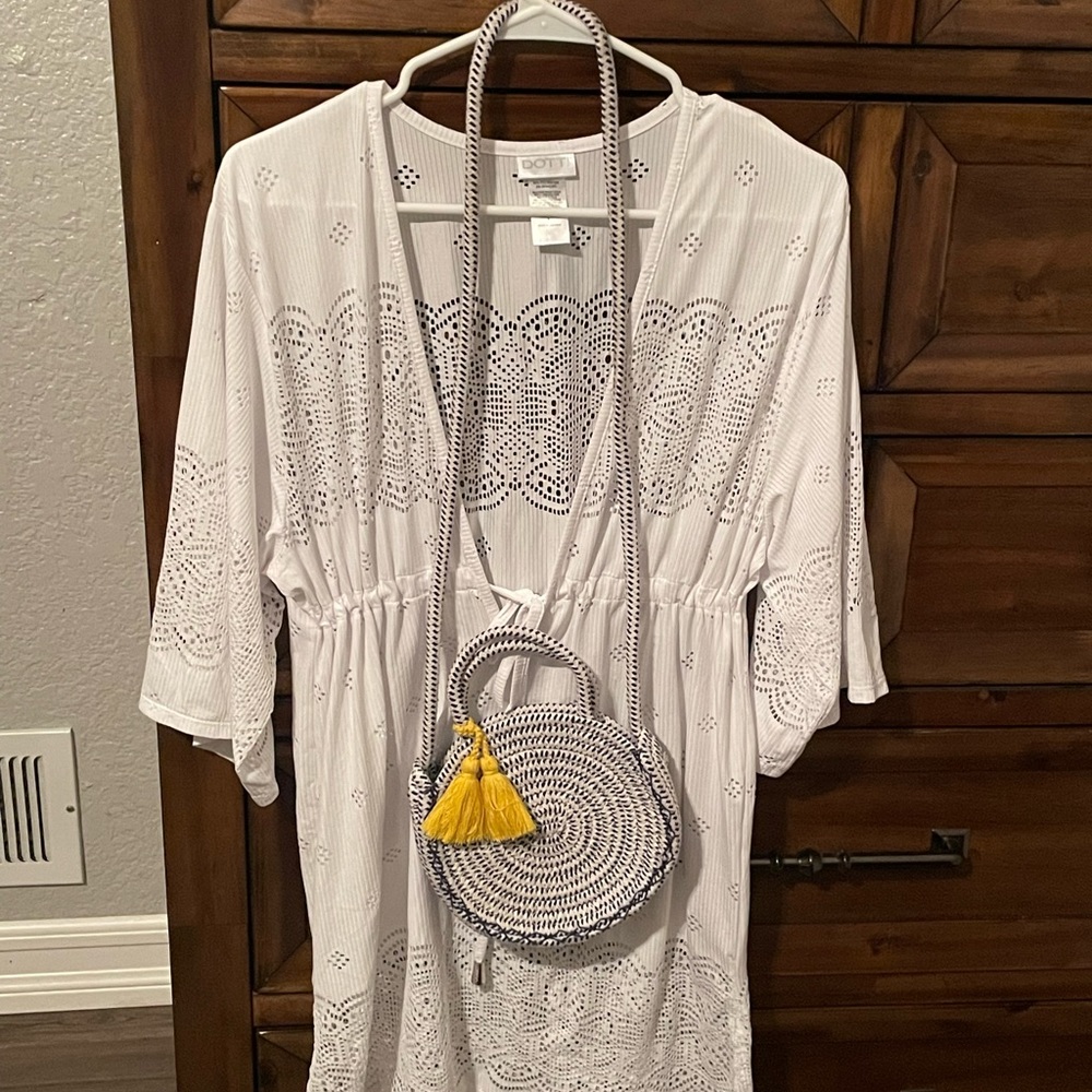Gorgeous Women’s Cover Up Beach Dress and crossbody bag — Near New